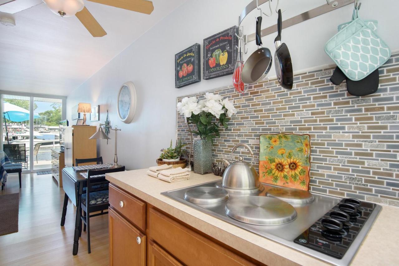 Waterside Suites Saugatuck Extérieur photo