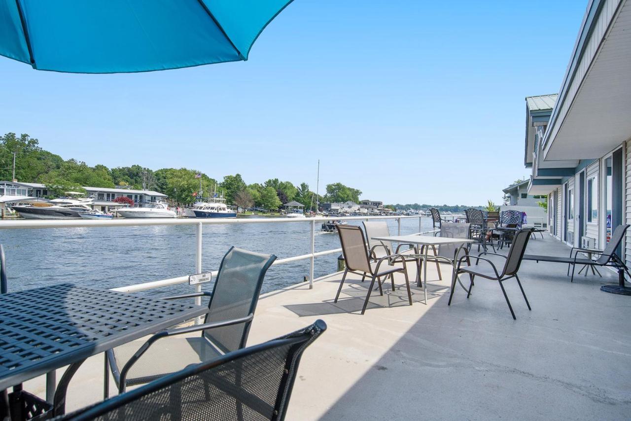 Waterside Suites Saugatuck Extérieur photo